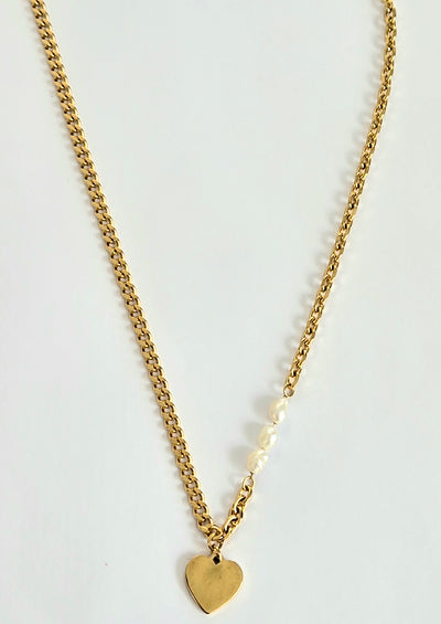 Feminine chain necklace including pearl stud earrings