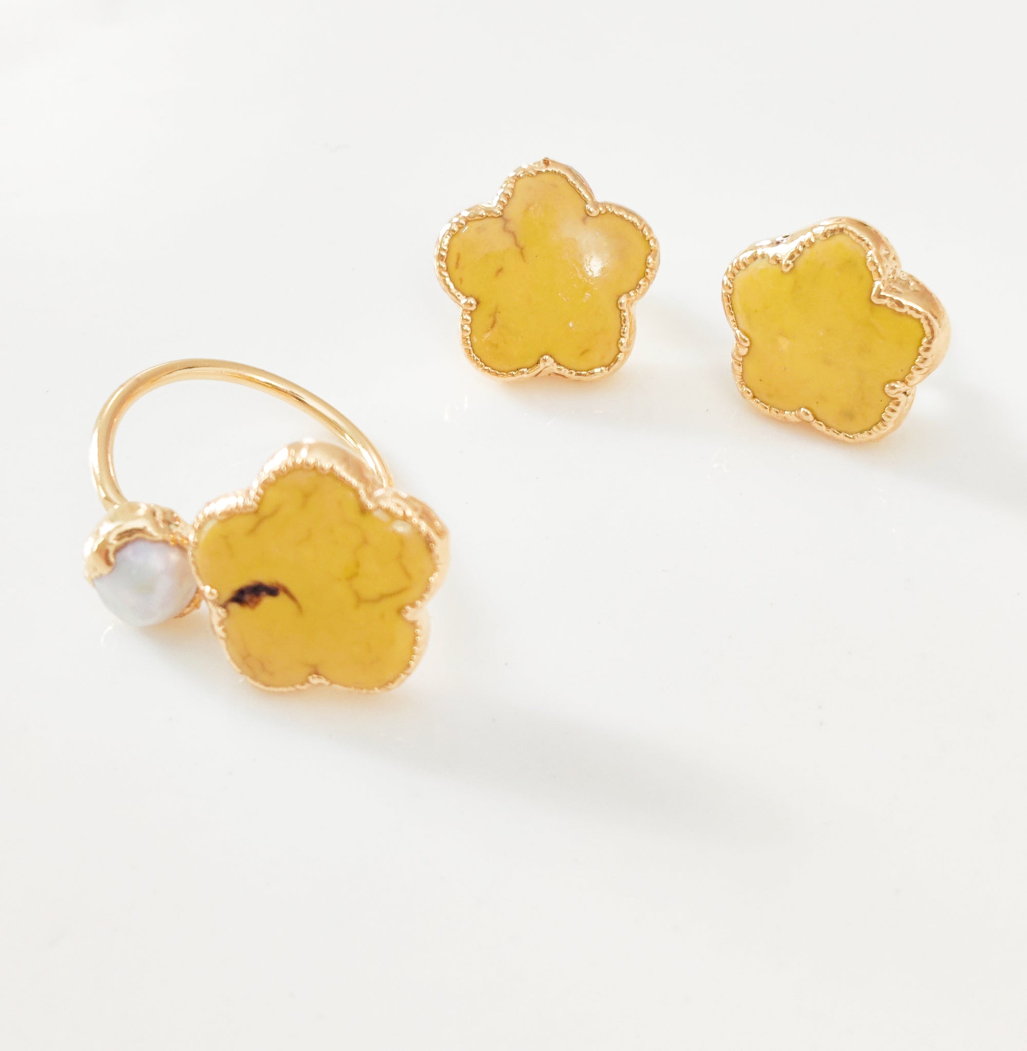 Yellow Resin Clover Jewelry Set