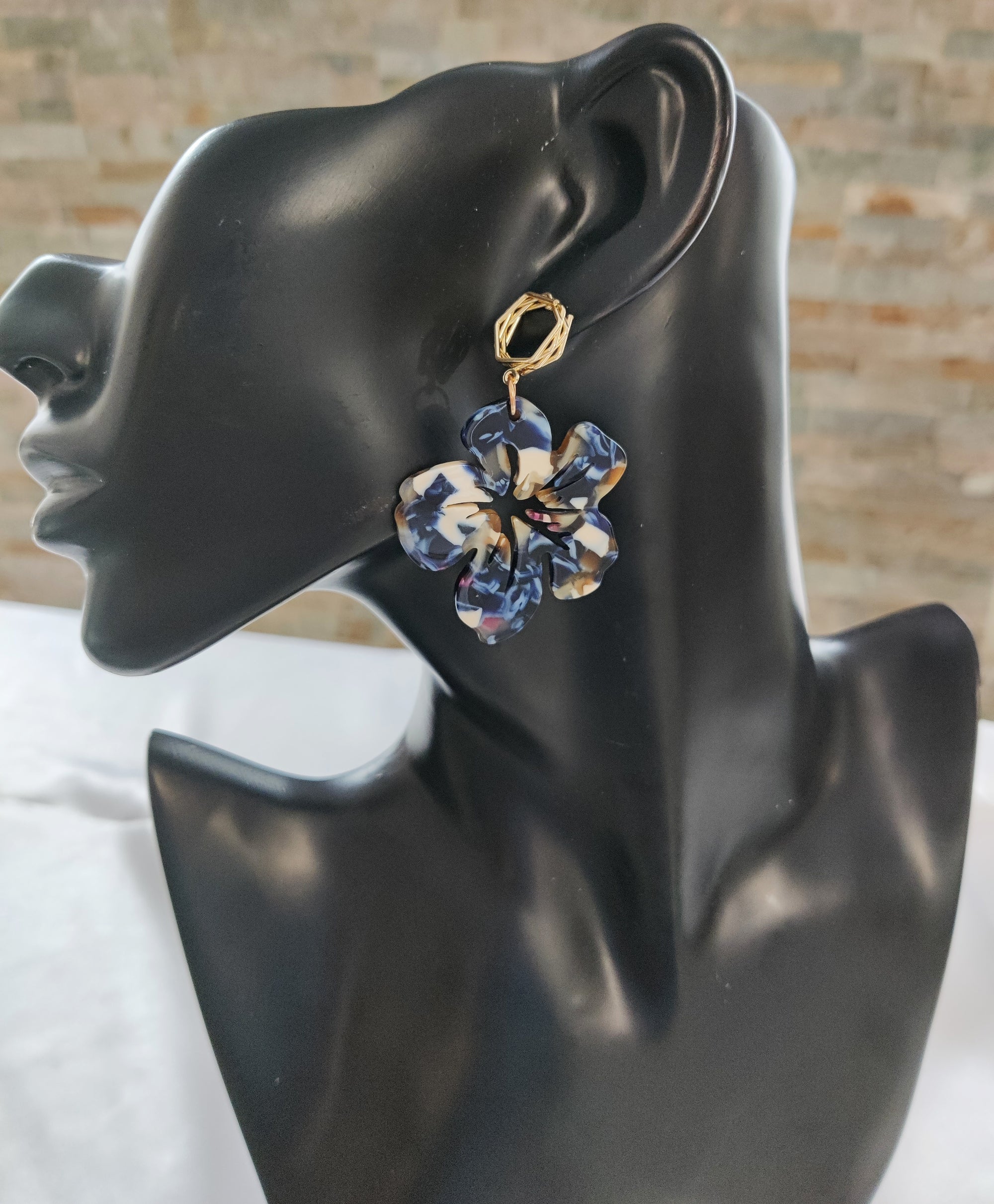 resin flower stud earrings